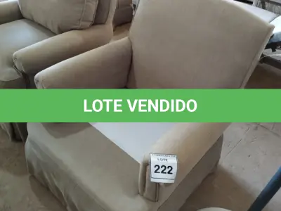 LOTE 222 - 01 POLTRONA. (NO ESTADO EM QUE SE ENCONTRA. SUJEITO A AVARIAS OCULTAS/VISÍVEIS.)  AV9568A
