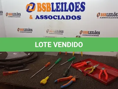 LOTE 153 - 01 CASE COM 04 CHAVE PHILIPS, 02 CHAVES DE FENDA, 01 ESTOJO COM 04 ALICATES DE FUNÇÕES VARIADAS E 02 ALICATES TURQUESA. (NO ESTADO) ATENÇÃO! FAZER A VISITAÇÃO ANTES DE ARREMATAR, NÃO SABEMOS SE FUNCIONA, LEILÃO NÃO TEM GARANTIA E NEM DEVOLUÇÃO, SUJEITO A POSSÍVEIS AVARIAS VISÍVEIS/OCULTAS E/OU AUSÊNCIA DE COMPONENTES.