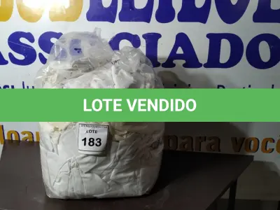 LOTE 183 -  01 SACO COM CORTINAS. (NO ESTADO EM QUE SE ENCONTRA. SUJEITO A AVARIAS OCULTAS/VISÍVEIS.)  