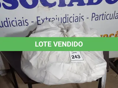 LOTE 243 -  01 SACO COM CORTINAS. (NO ESTADO EM QUE SE ENCONTRA. SUJEITO A AVARIAS OCULTAS/VISÍVEIS.)  