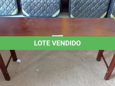 LOTE 249 -  01 APARADOR EM MADEIRA. (NO ESTADO EM QUE SE ENCONTRA. SUJEITO A AVARIAS OCULTAS/VISÍVEIS.)  AU2240C