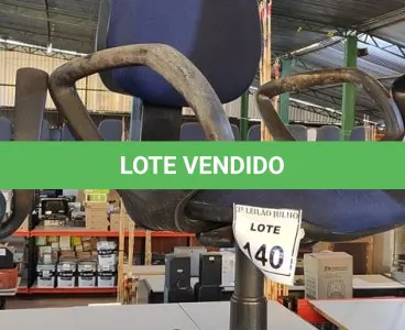 LOTE 140 - 01 CADEIRA DE ESCRITÓRIO GIRATÓRIA COM RODINHAS. (NO ESTADO) ATENÇÃO! FAZER A VISITAÇÃO ANTES DE ARREMATAR, NÃO SABEMOS SE FUNCIONA, LEILÃO NÃO TEM GARANTIA E NEM DEVOLUÇÃO, SUJEITO A POSSÍVEIS AVARIAS VISÍVEIS/OCULTAS E/OU AUSÊNCIA DE COMPONENTES.