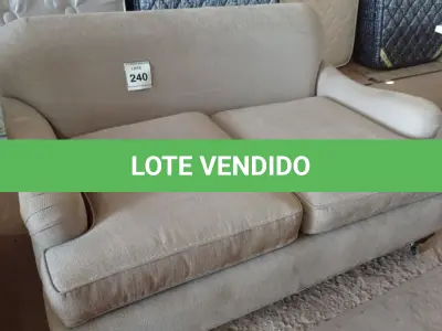 LOTE 240 - 01 SOFÁ 02 LUGARES.  (NO ESTADO EM QUE SE ENCONTRA. SUJEITO A AVARIAS OCULTAS/VISÍVEIS.)  AU2286P