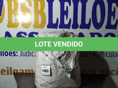 LOTE 180 - 01 SACO COM CORTINAS. (NO ESTADO EM QUE SE ENCONTRA. SUJEITO A AVARIAS OCULTAS/VISÍVEIS.)  