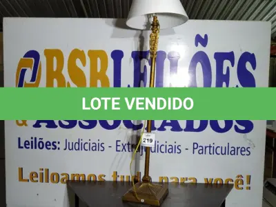 LOTE 219 - 01 ABAJUR. (NO ESTADO EM QUE SE ENCONTRA. SUJEITO A AVARIAS OCULTAS/VISÍVEIS.)  AU2245S