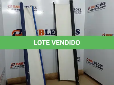 LOTE 054 - 02 TELAS DE PROJEÇÃO RETRÁTIL. (NO ESTADO) ATENÇÃO! FAZER A VISITAÇÃO ANTES DE ARREMATAR, NÃO SABEMOS SE FUNCIONA, LEILÃO NÃO TEM GARANTIA E NEM DEVOLUÇÃO, SUJEITO A POSSÍVEIS AVARIAS VISÍVEIS/OCULTAS E/OU AUSÊNCIA DE COMPONENTES.