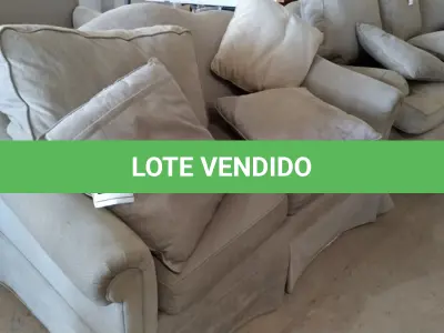 LOTE 212 - 01 SOFÁ 02 LUGARES. (NO ESTADO EM QUE SE ENCONTRA. SUJEITO A AVARIAS OCULTAS/VISÍVEIS.)  AU2079N