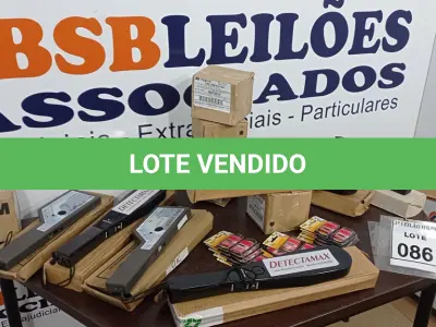 LOTE 086 - 07 DETECTORES DE METAL E 02 CAIXAS DE MARCADORES ADESIVOS. (NO ESTADO) ATENÇÃO! FAZER A VISITAÇÃO ANTES DE ARREMATAR, NÃO SABEMOS SE FUNCIONA, LEILÃO NÃO TEM GARANTIA E NEM DEVOLUÇÃO, SUJEITO A POSSÍVEIS AVARIAS VISÍVEIS/OCULTAS E/OU AUSÊNCIA DE COMPONENTES.