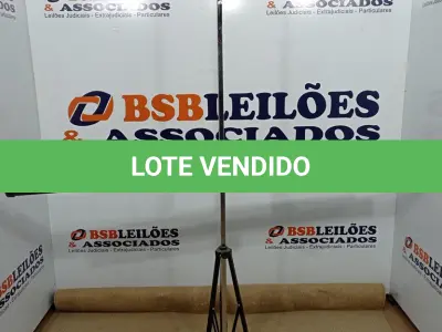LOTE 092 - 01 TELA DE PROJEÇÃO RETRÁTIL. (NO ESTADO) ATENÇÃO! FAZER A VISITAÇÃO ANTES DE ARREMATAR, NÃO SABEMOS SE FUNCIONA, LEILÃO NÃO TEM GARANTIA E NEM DEVOLUÇÃO, SUJEITO A POSSÍVEIS AVARIAS VISÍVEIS/OCULTAS E/OU AUSÊNCIA DE COMPONENTES.