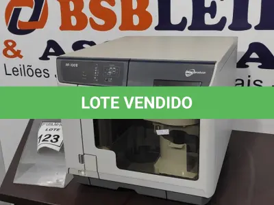 LOTE 123 - 01 IMPRESSORA E GRAVADORA DE CD E DVD PP100 II MARCA EPSON. (NO ESTADO) ATENÇÃO! FAZER A VISITAÇÃO ANTES DE ARREMATAR, NÃO SABEMOS SE FUNCIONA, LEILÃO NÃO TEM GARANTIA E NEM DEVOLUÇÃO, SUJEITO A POSSÍVEIS AVARIAS VISÍVEIS/OCULTAS E/OU AUSÊNCIA DE COMPONENTES.