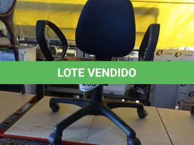 LOTE 250 -  01 CADEIRA GIRATÓRIA PARA ESCRITÓRIO NA COR AZUL. (NO ESTADO EM QUE SE ENCONTRA. SUJEITO A AVARIAS OCULTAS/VISÍVEIS.)  