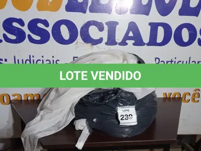 LOTE 239 -  01 SACO COM CORTINAS. (NO ESTADO EM QUE SE ENCONTRA. SUJEITO A AVARIAS OCULTAS/VISÍVEIS.)  