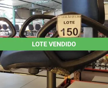 LOTE 150 - 01 CADEIRA DE ESCRITÓRIO GIRATÓRIA COM RODINHAS. (NO ESTADO) ATENÇÃO! FAZER A VISITAÇÃO ANTES DE ARREMATAR, NÃO SABEMOS SE FUNCIONA, LEILÃO NÃO TEM GARANTIA E NEM DEVOLUÇÃO, SUJEITO A POSSÍVEIS AVARIAS VISÍVEIS/OCULTAS E/OU AUSÊNCIA DE COMPONENTES.