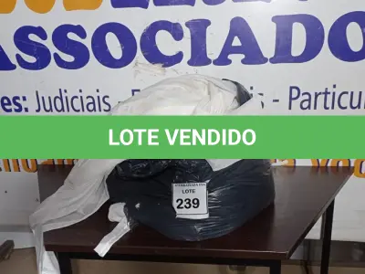 LOTE 239 -  01 SACO COM CORTINAS. (NO ESTADO EM QUE SE ENCONTRA. SUJEITO A AVARIAS OCULTAS/VISÍVEIS.)  