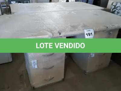 LOTE 191 -  01 MESA COM GAVETEIROS. (NO ESTADO EM QUE SE ENCONTRA. SUJEITO A AVARIAS OCULTAS/VISÍVEIS.)  