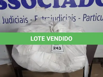LOTE 243 -  01 SACO COM CORTINAS. (NO ESTADO EM QUE SE ENCONTRA. SUJEITO A AVARIAS OCULTAS/VISÍVEIS.)  