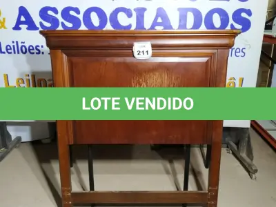 LOTE 211 -  01 CABECEIRA DE CAMA. (NO ESTADO EM QUE SE ENCONTRA. SUJEITO A AVARIAS OCULTAS/VISÍVEIS.)  BF8593U