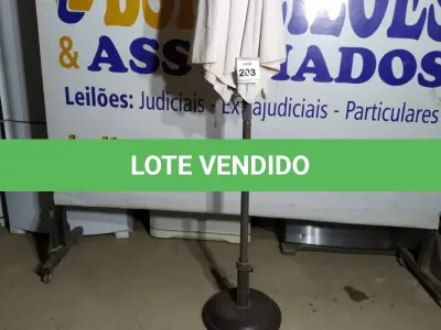 LOTE 203 - 01 OMBRELONE.  (NO ESTADO EM QUE SE ENCONTRA. SUJEITO A AVARIAS OCULTAS/VISÍVEIS.)  BH1583E