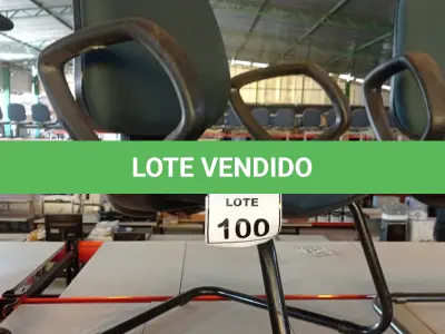 LOTE 100 - 01 CADEIRA DE ESCRITÓRIO COM PÉS FIXOS. (NO ESTADO) ATENÇÃO! FAZER A VISITAÇÃO ANTES DE ARREMATAR, NÃO SABEMOS SE FUNCIONA, LEILÃO NÃO TEM GARANTIA E NEM DEVOLUÇÃO, SUJEITO A POSSÍVEIS AVARIAS VISÍVEIS/OCULTAS E/OU AUSÊNCIA DE COMPONENTES.