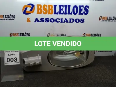 LOTE 003 - 01 LUMINÁRIA DE POSTE. (NO ESTADO) ATENÇÃO! FAZER A VISITAÇÃO ANTES DE ARREMATAR, NÃO SABEMOS SE FUNCIONA, LEILÃO NÃO TEM GARANTIA E NEM DEVOLUÇÃO, SUJEITO A POSSÍVEIS AVARIAS VISÍVEIS/OCULTAS E/OU AUSÊNCIA DE COMPONENTES.