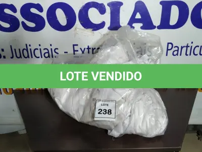 LOTE 238 - 01 SACO COM CORTINAS.  (NO ESTADO EM QUE SE ENCONTRA. SUJEITO A AVARIAS OCULTAS/VISÍVEIS.)