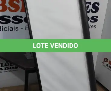 LOTE 105 - 01 TELA DE PROJEÇÃO RETRÁTIL. (NO ESTADO) ATENÇÃO! FAZER A VISITAÇÃO ANTES DE ARREMATAR, NÃO SABEMOS SE FUNCIONA, LEILÃO NÃO TEM GARANTIA E NEM DEVOLUÇÃO, SUJEITO A POSSÍVEIS AVARIAS VISÍVEIS/OCULTAS E/OU AUSÊNCIA DE COMPONENTES.