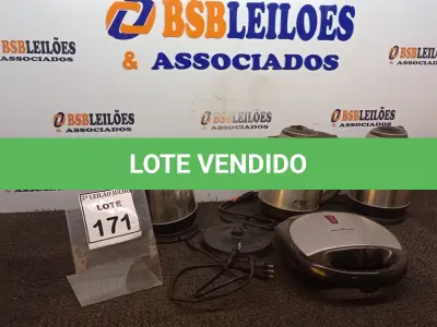 LOTE 171 - 03 CHALEIRAS ELÉTRICAS EM INOX E 01 SANDUICHEIRA MARCA BRITÂNIA. (NO ESTADO) ATENÇÃO! FAZER A VISITAÇÃO ANTES DE ARREMATAR, NÃO SABEMOS SE FUNCIONA, LEILÃO NÃO TEM GARANTIA E NEM DEVOLUÇÃO, SUJEITO A POSSÍVEIS AVARIAS VISÍVEIS/OCULTAS E/OU AUSÊNCIA DE COMPONENTES.