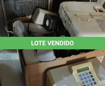 LOTE 112 - 01 COIFA EM INOX, 01 PROJETOR, UMA IMPRESSORA DE CHEQUES, E GRANDE QUANTIDADE DE CAIXINHAS DE SOM PARA PC. (NO ESTADO) ATENÇÃO! FAZER A VISITAÇÃO ANTES DE ARREMATAR, NÃO SABEMOS SE FUNCIONA, LEILÃO NÃO TEM GARANTIA E NEM DEVOLUÇÃO, SUJEITO A POSSÍVEIS AVARIAS VISÍVEIS/OCULTAS E/OU AUSÊNCIA DE COMPONENTES.
