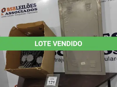 LOTE 121 - 01 QUADRO ELÉTRICO, 01 LOTE COM CAIXAS DE LUZ PARA LAJOTA. (NO ESTADO) ATENÇÃO! FAZER A VISITAÇÃO ANTES DE ARREMATAR, NÃO SABEMOS SE FUNCIONA. LEILÃO NÃO TEM GARANTIA E NEM DEVOLUÇÃO, SUJEITO A POSSÍVEIS AVARIAS VISÍVEIS/OCULTAS E/OU AUSÊNCIA DE COMPONENTES.