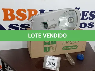 LOTE 094 - 01 LUMINÁRIA DE POSTE. (NO ESTADO) ATENÇÃO! FAZER A VISITAÇÃO ANTES DE ARREMATAR, NÃO SABEMOS SE FUNCIONA, LEILÃO NÃO TEM GARANTIA E NEM DEVOLUÇÃO, SUJEITO A POSSÍVEIS AVARIAS VISÍVEIS/OCULTAS E/OU AUSÊNCIA DE COMPONENTES.