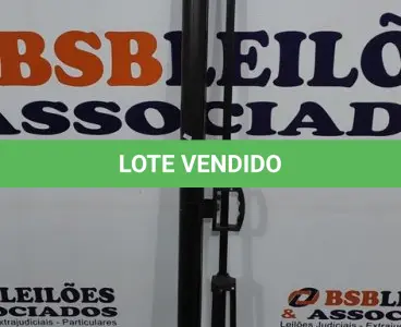 LOTE 115 - 01 TELA DE PROJEÇÃO RETRÁTIL. (NO ESTADO) ATENÇÃO! FAZER A VISITAÇÃO ANTES DE ARREMATAR, NÃO SABEMOS SE FUNCIONA, LEILÃO NÃO TEM GARANTIA E NEM DEVOLUÇÃO, SUJEITO A POSSÍVEIS AVARIAS VISÍVEIS/OCULTAS E/OU AUSÊNCIA DE COMPONENTES.