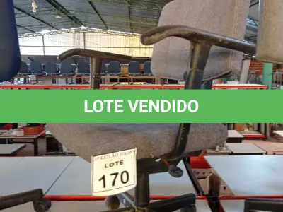LOTE 170 - 01 CADEIRA DE ESCRITÓRIO GIRATÓRIA COM RODINHAS. (NO ESTADO) ATENÇÃO! FAZER A VISITAÇÃO ANTES DE ARREMATAR, NÃO SABEMOS SE FUNCIONA, LEILÃO NÃO TEM GARANTIA E NEM DEVOLUÇÃO, SUJEITO A POSSÍVEIS AVARIAS VISÍVEIS/OCULTAS E/OU AUSÊNCIA DE COMPONENTES.