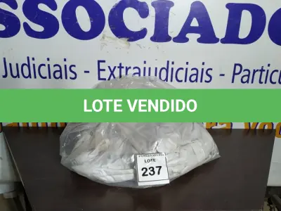 LOTE 237 -  01 SACO COM CORTINAS. (NO ESTADO EM QUE SE ENCONTRA. SUJEITO A AVARIAS OCULTAS/VISÍVEIS.)  