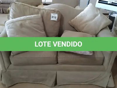 LOTE 212 - 01 SOFÁ 02 LUGARES. (NO ESTADO EM QUE SE ENCONTRA. SUJEITO A AVARIAS OCULTAS/VISÍVEIS.)  AU2079N