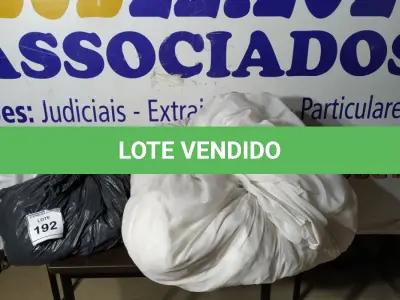 LOTE 192 - 01 SACO COM CORTINAS. (NO ESTADO EM QUE SE ENCONTRA. SUJEITO A AVARIAS OCULTAS/VISÍVEIS.)  