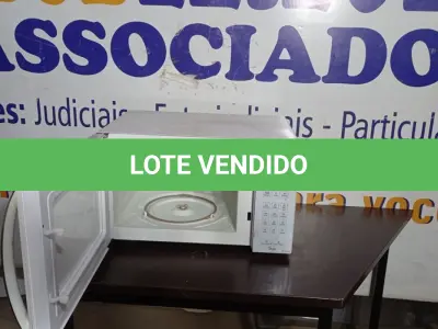 LOTE 242 -  01 MICRO-ONDAS PANASONIC 127V. (NO ESTADO EM QUE SE ENCONTRA. SUJEITO A AVARIAS OCULTAS/VISÍVEIS.) AV9956P  