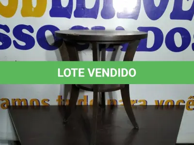 LOTE 216 -  01 MESA DE CENTRO EM MADEIRA. (NO ESTADO EM QUE SE ENCONTRA. SUJEITO A AVARIAS OCULTAS/VISÍVEIS.) AU2439K 