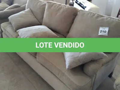 LOTE 210 -  01 SOFÁ 03 LUGARES. (NO ESTADO EM QUE SE ENCONTRA. SUJEITO A AVARIAS OCULTAS/VISÍVEIS.)  BF7415M