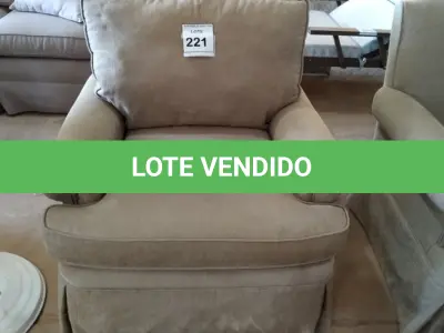LOTE 221 - 01 POLTRONA.  (NO ESTADO EM QUE SE ENCONTRA. SUJEITO A AVARIAS OCULTAS/VISÍVEIS.)  AV9888V