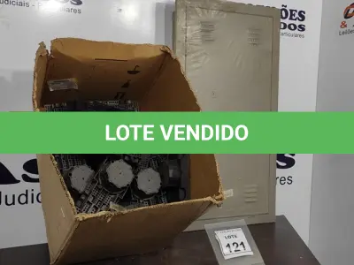 LOTE 121 - 01 QUADRO ELÉTRICO, 01 LOTE COM CAIXAS DE LUZ PARA LAJOTA. (NO ESTADO) ATENÇÃO! FAZER A VISITAÇÃO ANTES DE ARREMATAR, NÃO SABEMOS SE FUNCIONA. LEILÃO NÃO TEM GARANTIA E NEM DEVOLUÇÃO, SUJEITO A POSSÍVEIS AVARIAS VISÍVEIS/OCULTAS E/OU AUSÊNCIA DE COMPONENTES.
