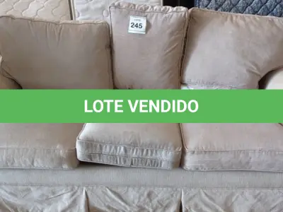 LOTE 245 - 01 SOFÁ 03 LUGARES. (NO ESTADO EM QUE SE ENCONTRA. SUJEITO A AVARIAS OCULTAS/VISÍVEIS.)  BF8635K