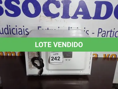 LOTE 242 -  01 MICRO-ONDAS PANASONIC 127V. (NO ESTADO EM QUE SE ENCONTRA. SUJEITO A AVARIAS OCULTAS/VISÍVEIS.) AV9956P  