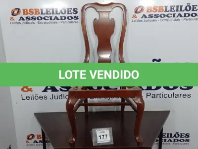 LOTE 177 - 01 CADEIRA DE JANTAR. (NO ESTADO EM QUE SE ENCONTRA. SUJEITO A AVARIAS OCULTAS/VISÍVEIS.)  BF8597E