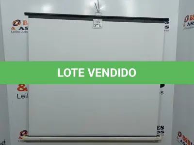 LOTE 269 - 01 TELA DE PROJEÇÃO RETRÁTIL. (NO ESTADO) ATENÇÃO! FAZER A VISITAÇÃO ANTES DE ARREMATAR, NÃO SABEMOS SE FUNCIONA, LEILÃO NÃO TEM GARANTIA E NEM DEVOLUÇÃO, SUJEITO A POSSÍVEIS AVARIAS VISÍVEIS/OCULTAS E/OU AUSÊNCIA DE COMPONENTES.