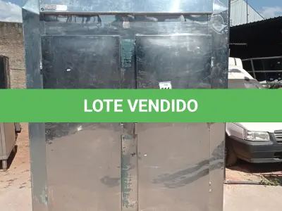 LOTE 403 - 01 FREEZER VERTICAL EM INOX 02 PORTAS 220V. (NO ESTADO) ATENÇÃO! FAZER A VISITAÇÃO ANTES DE ARREMATAR, NÃO SABEMOS SE FUNCIONA, LEILÃO NÃO TEM GARANTIA E NEM DEVOLUÇÃO, SUJEITO A POSSÍVEIS AVARIAS VISÍVEIS/OCULTAS E/OU AUSÊNCIA DE COMPONENTES.