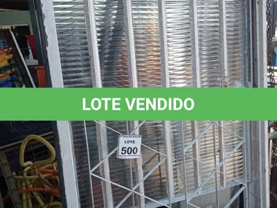 LOTE 500 - 01 JANELA DE VIDRO COM GRADE. (NO ESTADO) ATENÇÃO! FAZER A VISITAÇÃO ANTES DE ARREMATAR, NÃO SABEMOS SE FUNCIONA, LEILÃO NÃO TEM GARANTIA E NEM DEVOLUÇÃO, SUJEITO A POSSÍVEIS AVARIAS VISÍVEIS/OCULTAS E/OU AUSÊNCIA DE COMPONENTES.