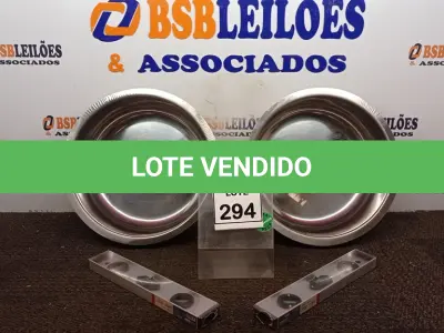 LOTE 294 - 02 CUBAS EM INOX E 02 NÍVEIS DE ALUMÍNIO. (NO ESTADO) ATENÇÃO! FAZER A VISITAÇÃO ANTES DE ARREMATAR, NÃO SABEMOS SE FUNCIONA, LEILÃO NÃO TEM GARANTIA E NEM DEVOLUÇÃO, SUJEITO A POSSÍVEIS AVARIAS VISÍVEIS/OCULTAS E/OU AUSÊNCIA DE COMPONENTES.