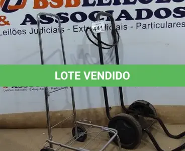 LOTE 441 - 02 CARRINHOS DE CARGA. (NO ESTADO) ATENÇÃO! FAZER A VISITAÇÃO ANTES DE ARREMATAR, NÃO SABEMOS SE FUNCIONA, LEILÃO NÃO TEM GARANTIA E NEM DEVOLUÇÃO, SUJEITO A POSSÍVEIS AVARIAS VISÍVEIS/OCULTAS E/OU AUSÊNCIA DE COMPONENTES.