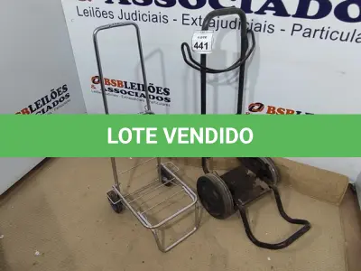 LOTE 441 - 02 CARRINHOS DE CARGA. (NO ESTADO) ATENÇÃO! FAZER A VISITAÇÃO ANTES DE ARREMATAR, NÃO SABEMOS SE FUNCIONA, LEILÃO NÃO TEM GARANTIA E NEM DEVOLUÇÃO, SUJEITO A POSSÍVEIS AVARIAS VISÍVEIS/OCULTAS E/OU AUSÊNCIA DE COMPONENTES.