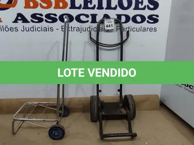 LOTE 441 - 02 CARRINHOS DE CARGA. (NO ESTADO) ATENÇÃO! FAZER A VISITAÇÃO ANTES DE ARREMATAR, NÃO SABEMOS SE FUNCIONA, LEILÃO NÃO TEM GARANTIA E NEM DEVOLUÇÃO, SUJEITO A POSSÍVEIS AVARIAS VISÍVEIS/OCULTAS E/OU AUSÊNCIA DE COMPONENTES.